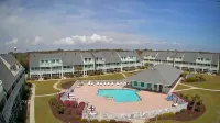 Pebble Beach F305 - Poolside studio, short walk to the beach