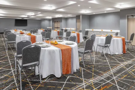 Hampton Inn Kansas City/Olathe Отели рядом с достопримечательностью «Парк Фриско Лейк»