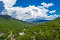 Charming & Cozy 2BR Condo with AC & Loon Mtn Views
