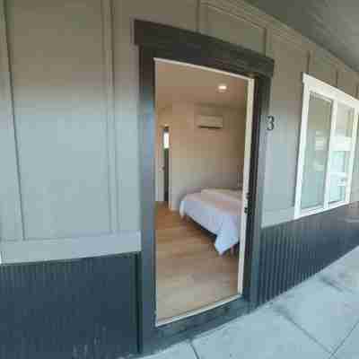 Perfect for Exploring Downtown and Scenic Adventures - Cozy Retreat Others