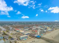 Modern Amenities Near Garden City Pier - Stunning Coastal Retreat Hotels in Surfside Beach