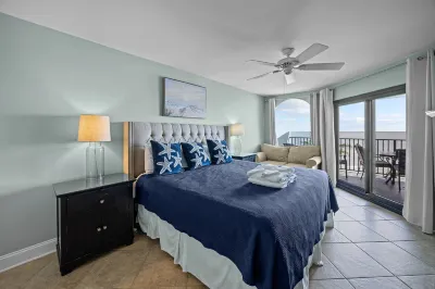 Oceanfront Top Floor Villa, Large Balcony, & Community Pool in Wild Dunes! Hotels in Isle of Palms