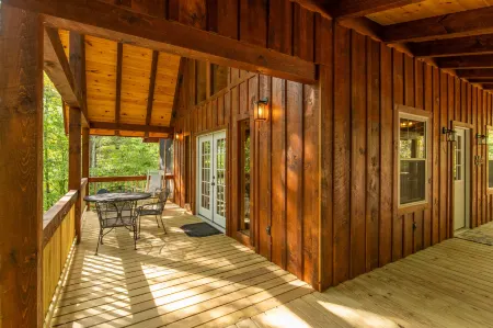 Pet-Friendly & Great Location - Tiny Cabin - Pine Point - Red River Gorge, Kentucky!