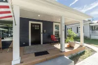 Private Backyard and Modern Amenities - Vibrant Cozy Retreat