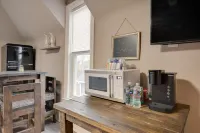 Prime Location with Fully Equipped Kitchenette - Cozy Stylish Retreat Hotels in Montgomery County