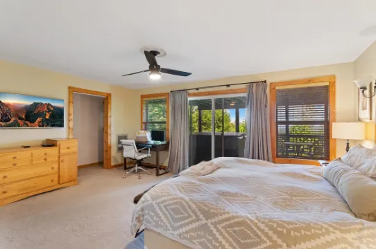 Expansive Views and Hot Tub Retreat - Charming Mountain Haven