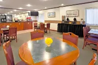Norwood Inn & Suites North Conference Center
