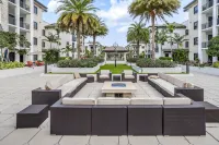 Naples Square Paradise