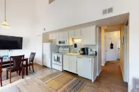 Fantastic Home Close to Water w/Private Washer and Dryer, Free WiFi, Balcony Hotels in Branson