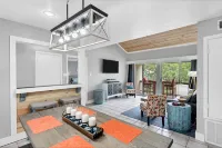 Contemporary Condo w/ Fast WiFi, Shared Pool, Pool Spa, Tennis, & Boat Dock Hotels in Aransas County