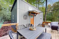 Cozy Lakeview Cottage