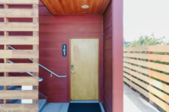 Modern Studio Suite with Kitchen and Smart Amenities - Chic Retreat