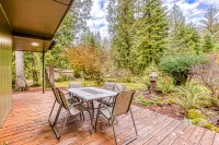 Remodeled home with large yard & kitchen in lovely forest setting - dog-friendly