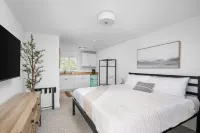 Beachfront Access and Kitchenette Convenience - Stylish Haven Hotels in Rockaway Beach