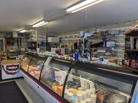 Waterfront Access with Kayaks and Firepit - Serene Spacious Retreat Отели в г. Грей