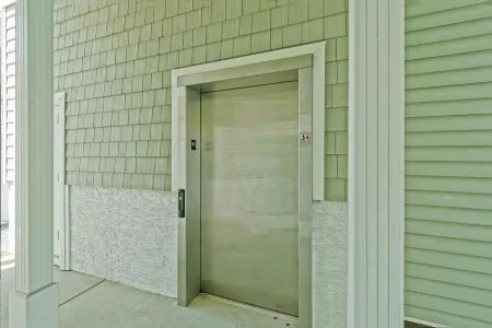 Bright and Airy Condo.  One block to the Beach.  Great location.