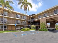 Quality Inn & Suites Anaheim Maingate Hotels near Anaheim Ice