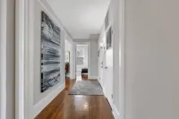 Spacious and Sunlit 2 Bedroom Near Eden Park