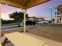 Eagle's Den Suites Carrizo Springs a Travelodge by Wyndham Hotels in Dimmit County