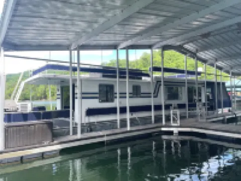 Houseboat Retreat on Norris Lake