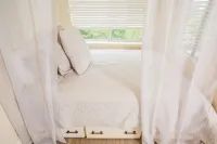 Cushy and Lazy Studio Condo for 2 with Views, Pools & Wifi