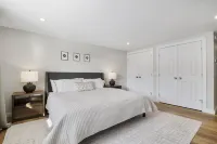 Inground Pool, Office Space and Scenic Pond - Modern Tranquil Retreat