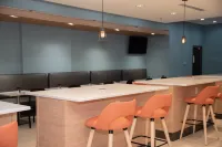 Holiday Inn & Suites Fayetteville W-Fort Bragg Area Hotel a Seventy-First