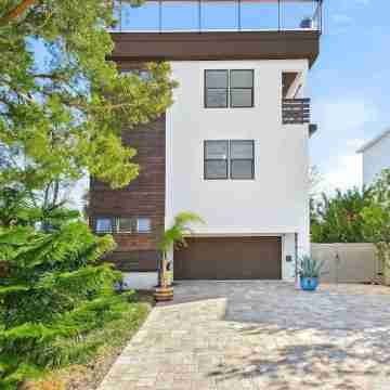 Anastasia Island Villa Upper Level + Rooftop Hotel Exterior