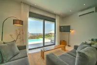 Villa Filios - 3 Bedroom Villa with Infinity Pool Hotels in Foinikas