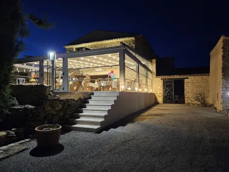 Les Grandes Mollières Отели в г. Шато-Арну-Сент-Обан