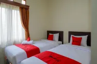 RedDoorz Syariah Near Alun Alun Kebumen Hotels in Sempor