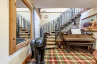 Luxury Duplex - Sleeps 2 - Hot Tub - Parking