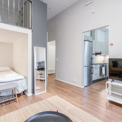 Renovated Loft in a Historical Downtown Building Отели рядом с достопримечательностью «Железнодорожный вокзал Тампере»