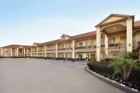 Days Inn & Suites by Wyndham Houston Hobby Airport Hotel in zona Aeroporto William P. Hobby