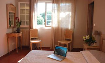 Hotel Spa Cassis – Heated Pool & Parking