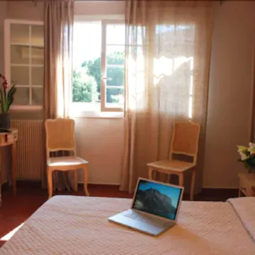 Hotel Spa Cassis – Heated Pool & Parking