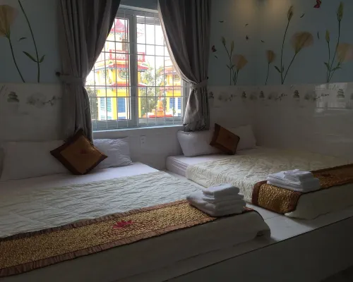 Ngan Giang Guesthouse Hotels near Ham Ninh