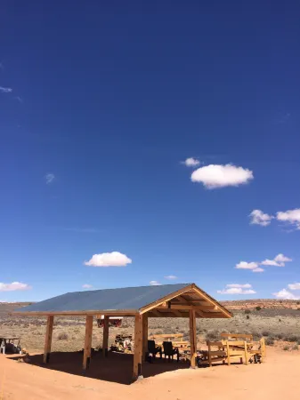 Shash Dine' EcoRetreat Отели рядом с достопримечательностью «Мост Навахо»