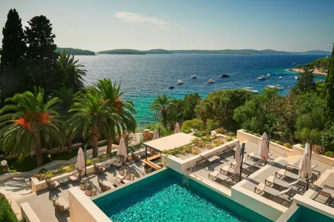 Hotel Moeesy, Blue & Green Oasis