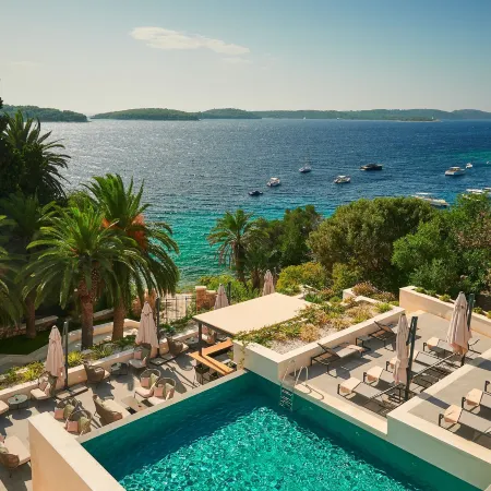 Hotel Moeesy, Blue & Green Oasis