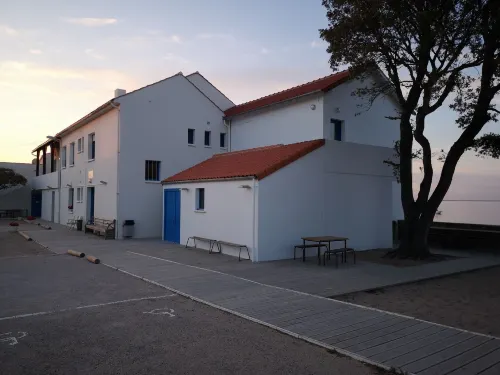 Centre l'Estran Hotels in Prefailles