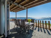 Exclusive Apartment on the Ground Floor Directly Located on the Water Hotel a Kamperland