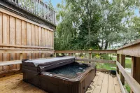 Blue View Chalets - Hot Tub