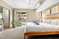 Reef Apartment Cairns - 4 Pools Resort BBQ Hotels in Brinsmead
