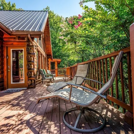 Steele Away 3 Bedroom Cabin by RedAwning