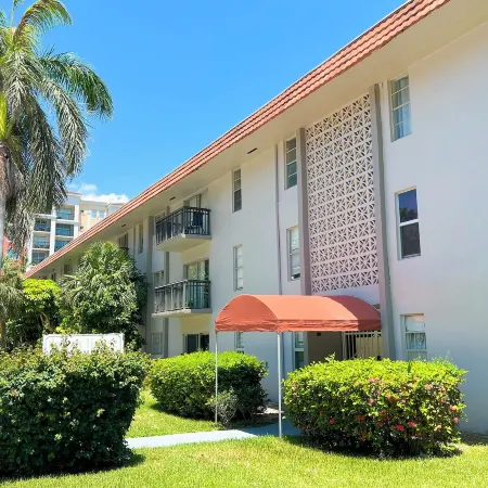 Sunny Isles Apartments by MiaRentals
