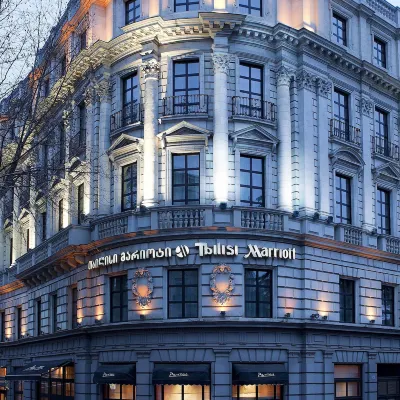 第比利斯萬豪酒店 鄰近魯斯塔維利劇場（Rustaveli Theatre）的酒店