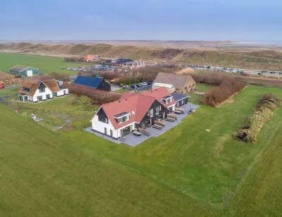 Modern Villa in de Cocksdorp Near the Beach Hotels in der Nähe von Leuchtturm Texel