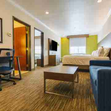 Holiday Inn Express & Suites DAVIS - UNIVERSITY AREA by IHG Rooms