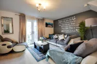 Runcorn-House-Sleeps6-Parking-Garden Hotels in Runcorn
